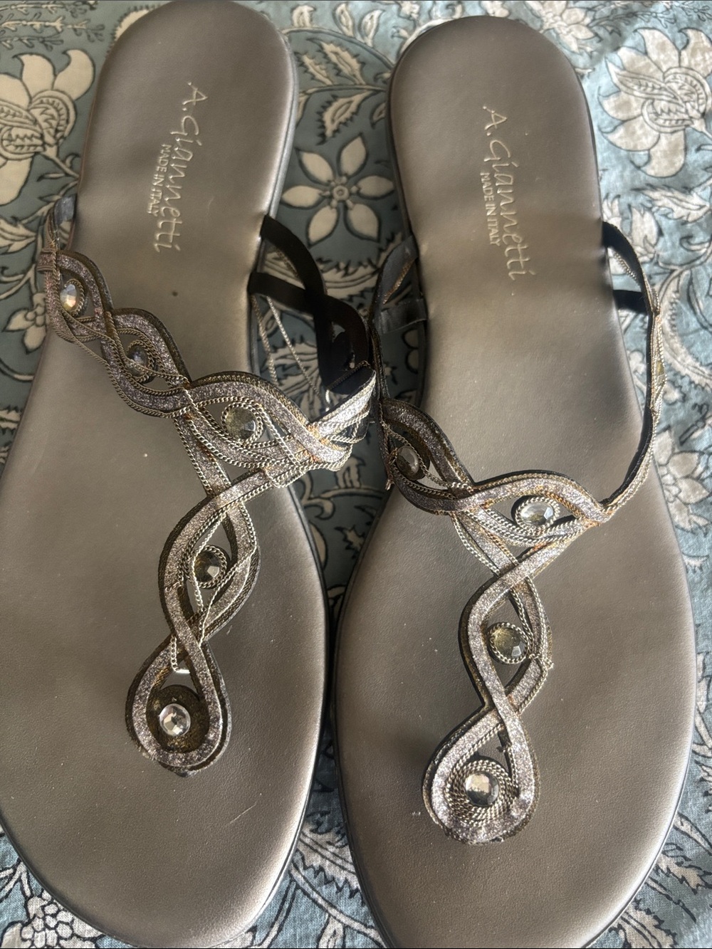 Giannetti Silver Sparkly Thong Sandals Size 8 half